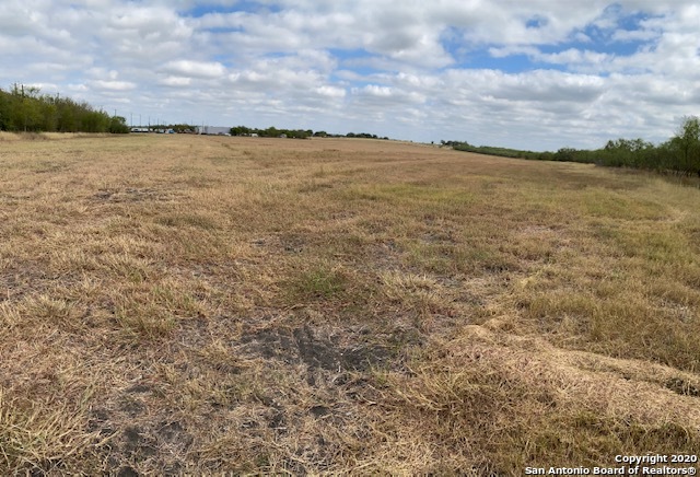 Listing photo id 6 for 12020 Interstate 10