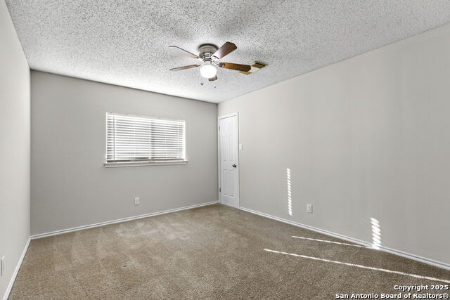 Image 20 of 30 For 13567 Hickory Legend