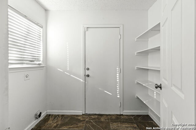 Image 23 of 30 For 13567 Hickory Legend