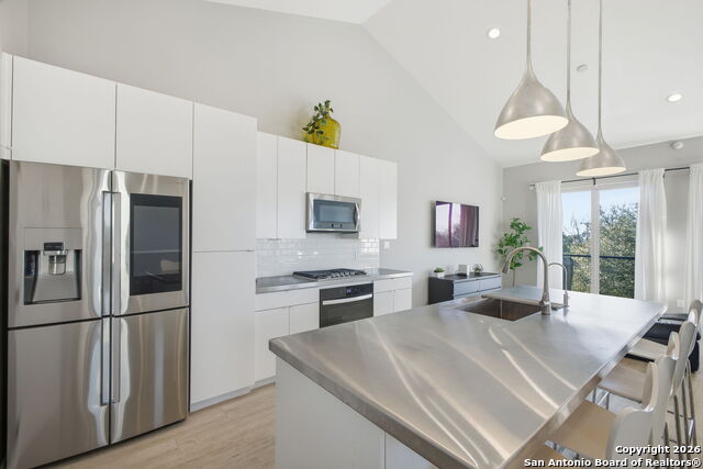 Image 16 of 70 For 422 Hays St #3