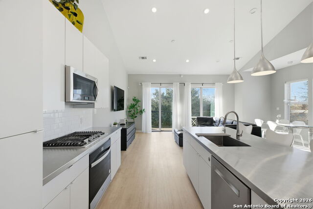 Image 17 of 70 For 422 Hays St #3