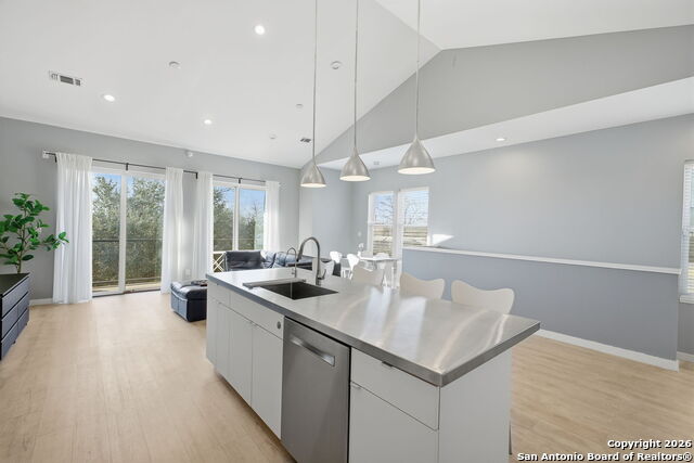 Image 18 of 70 For 422 Hays St #3