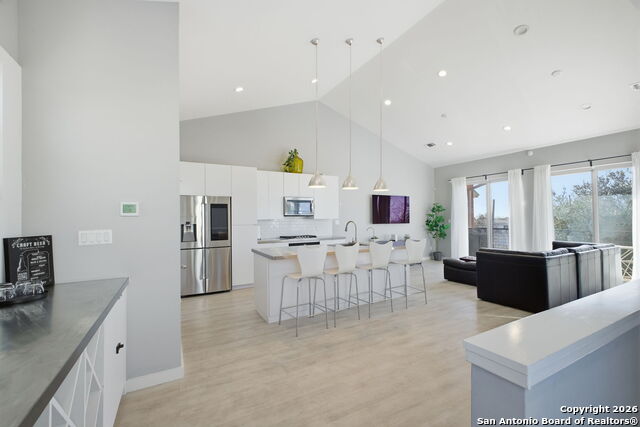 Image 8 of 70 For 422 Hays St #3