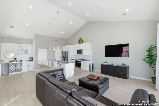 Image 9 of 70 For 422 Hays St #3