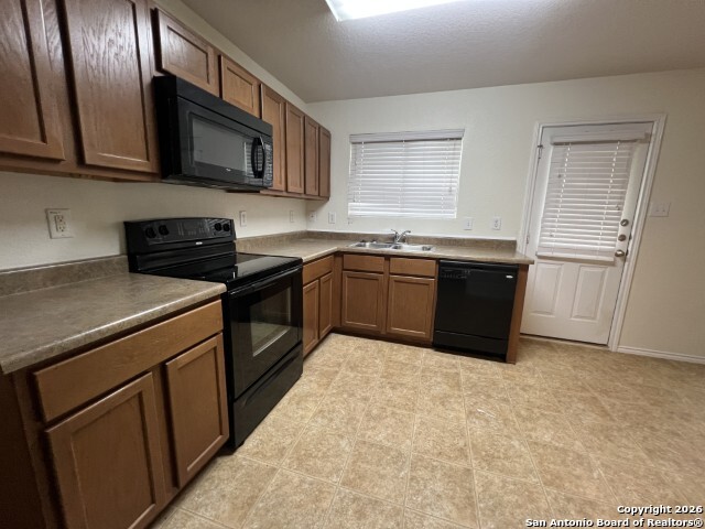 Image 4 of 14 For 224 Willow  