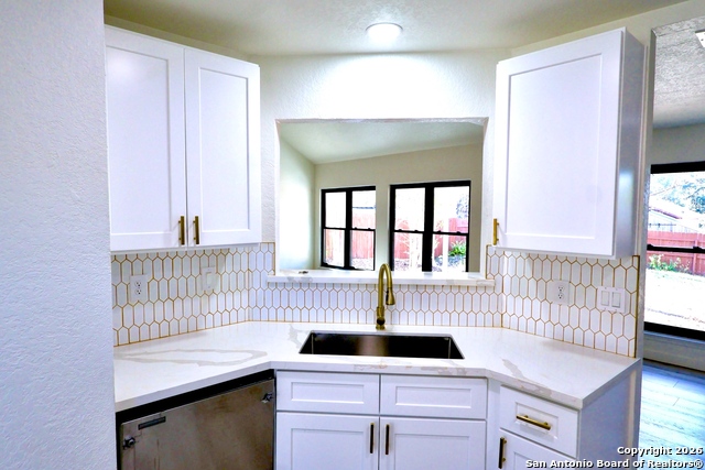 Image 5 of 20 For 7739 Dashwood