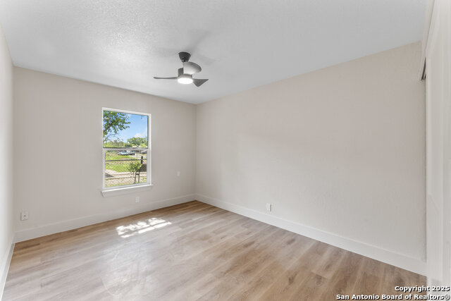 Image 18 of 24 For 4119 Tamarak Dr