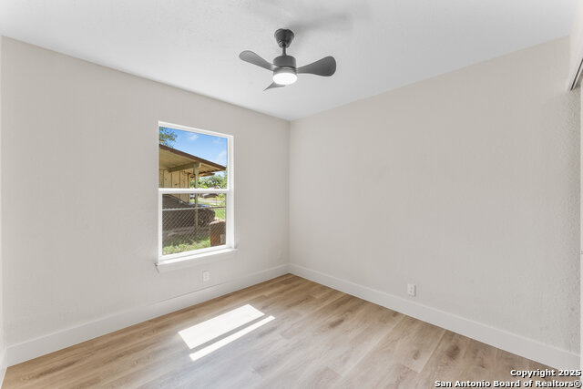 Image 19 of 24 For 4119 Tamarak Dr