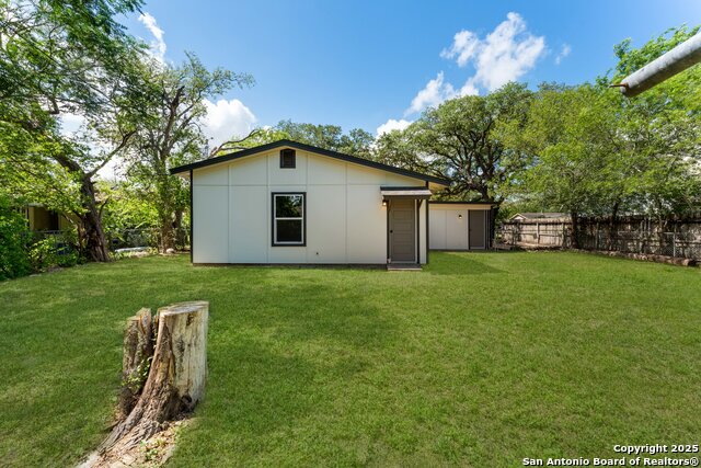 Image 21 of 24 For 4119 Tamarak Dr