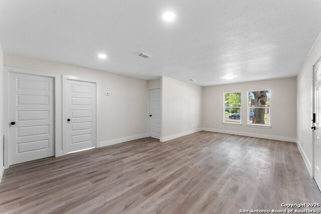 Image 5 of 24 For 4119 Tamarak Dr