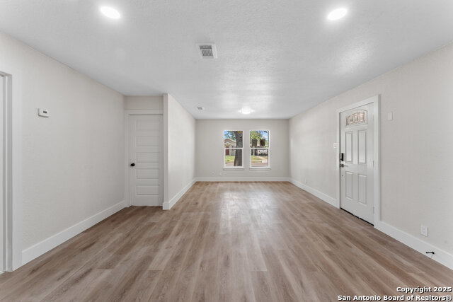 Image 6 of 24 For 4119 Tamarak Dr