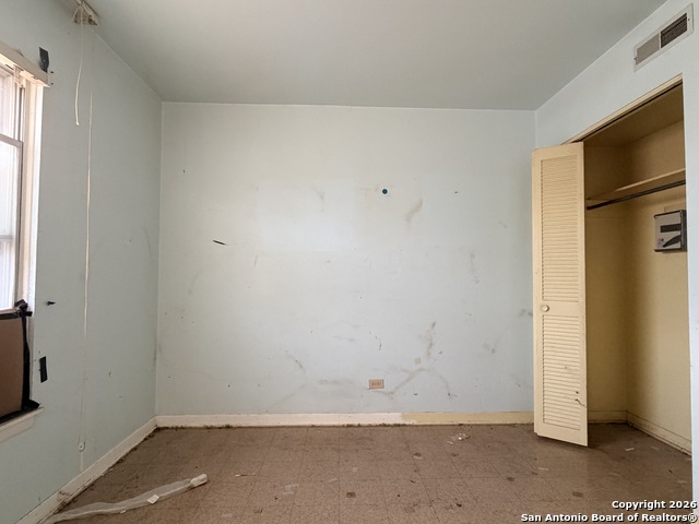 Image 9 of 21 For 4827 Newcome