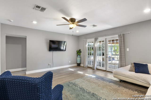 Listing photo id 9 for 838 Gulf  