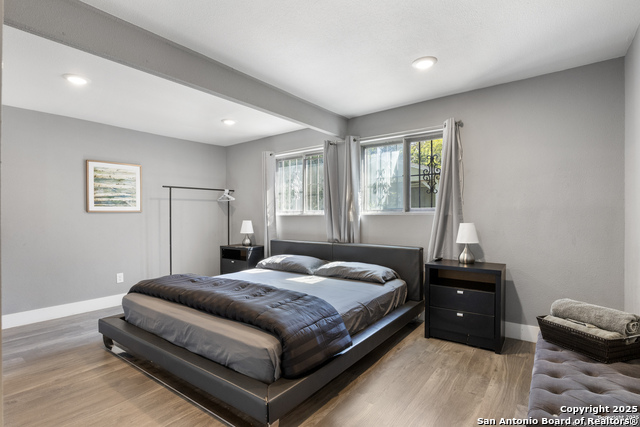 Listing photo id 10 for 838 Gulf  