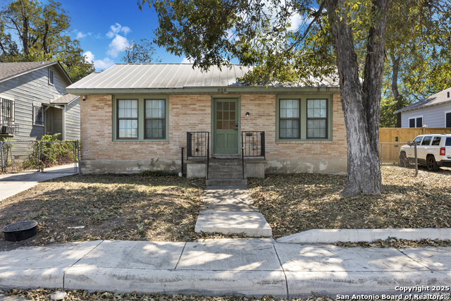 Listing photo id 0 for 838 Gulf  