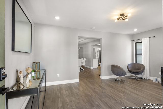 Listing photo id 3 for 838 Gulf  