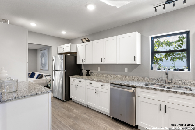 Listing photo id 4 for 838 Gulf  