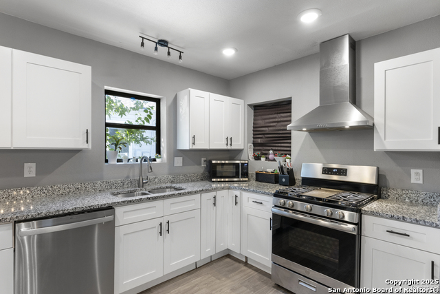 Listing photo id 5 for 838 Gulf  