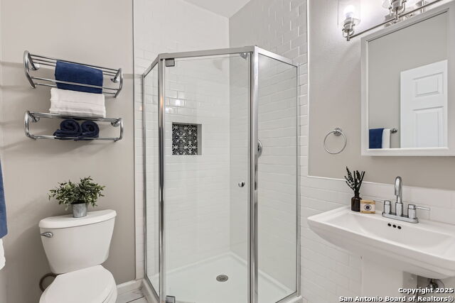 Image 20 of 32 For 734 Sumner  