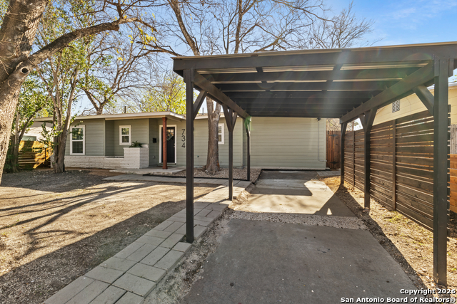 Image 21 of 32 For 734 Sumner  