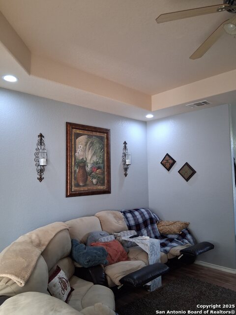 Image 12 of 34 For 7061 Devonshire