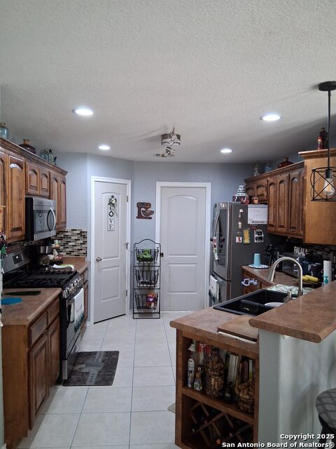 Image 19 of 34 For 7061 Devonshire