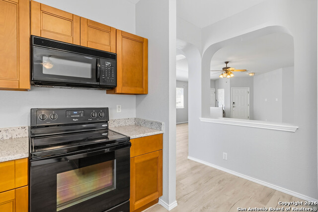 Image 21 of 32 For 14342 Markham Glen