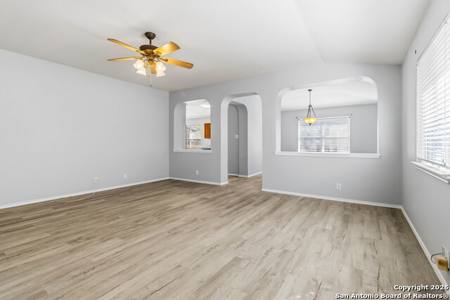 Image 7 of 32 For 14342 Markham Glen