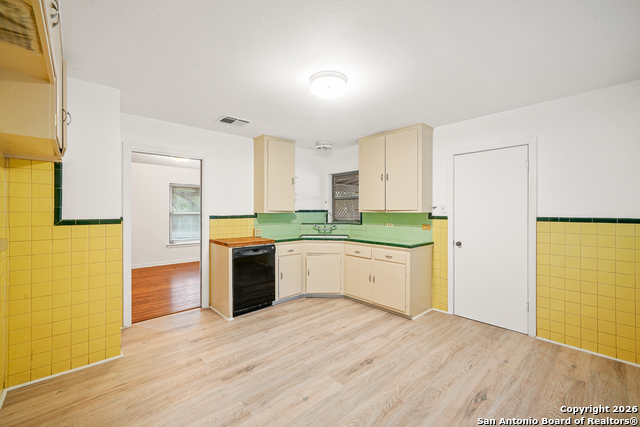 Image 11 of 24 For 111 Wisteria