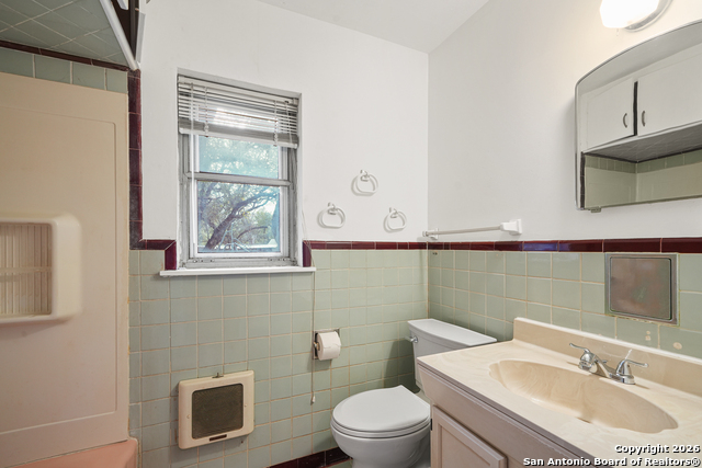 Image 17 of 24 For 111 Wisteria