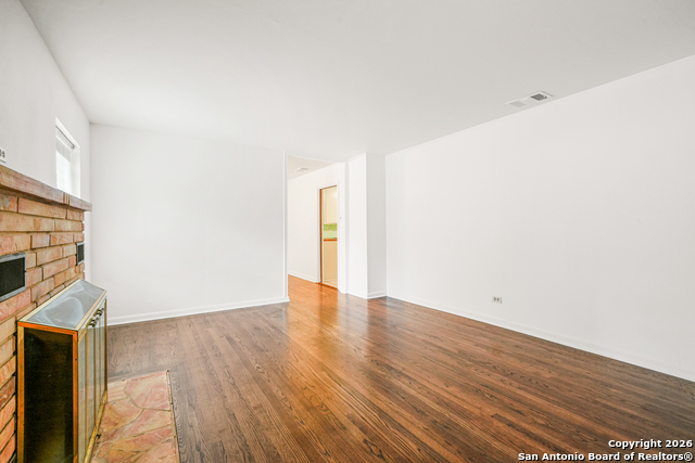 Image 6 of 24 For 111 Wisteria