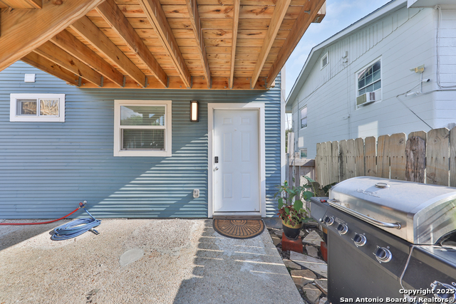 Image 17 of 45 For 315 Norwood W