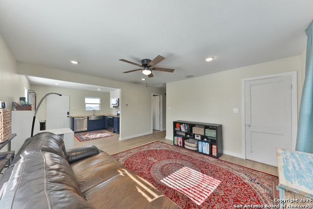 Image 39 of 45 For 315 Norwood W