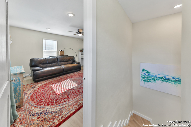 Image 40 of 45 For 315 Norwood W