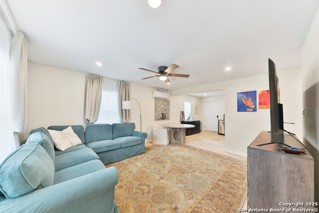 Image 5 of 45 For 315 Norwood W