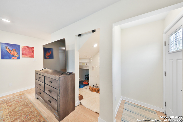 Image 6 of 45 For 315 Norwood W