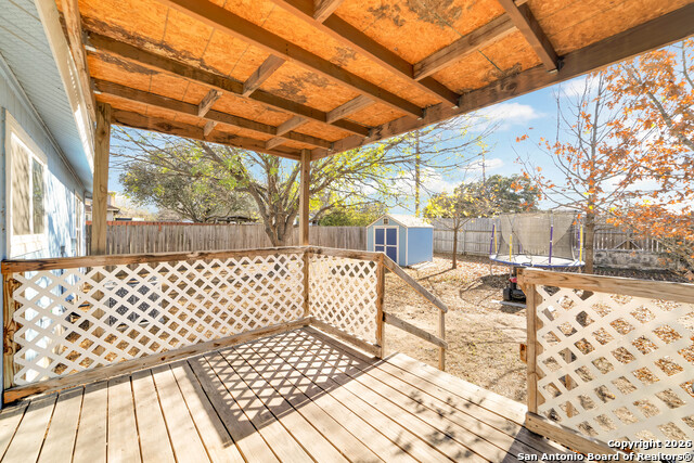 Listing photo id 20 for 11038 Angel Pt