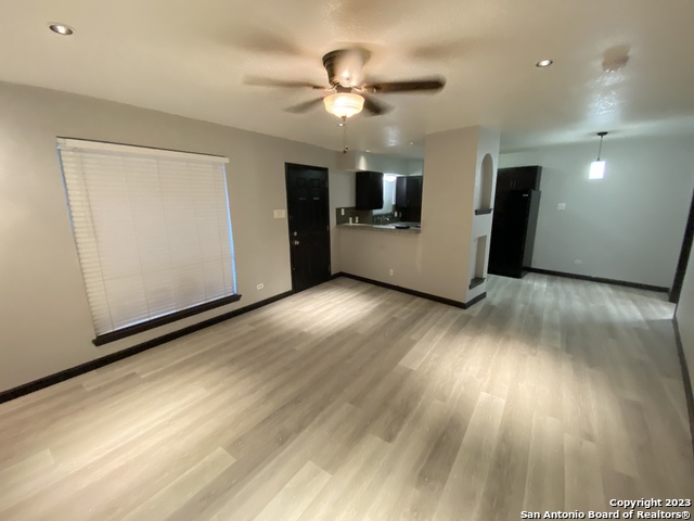 Image 3 of 9 For 211 Natalen Ave  104