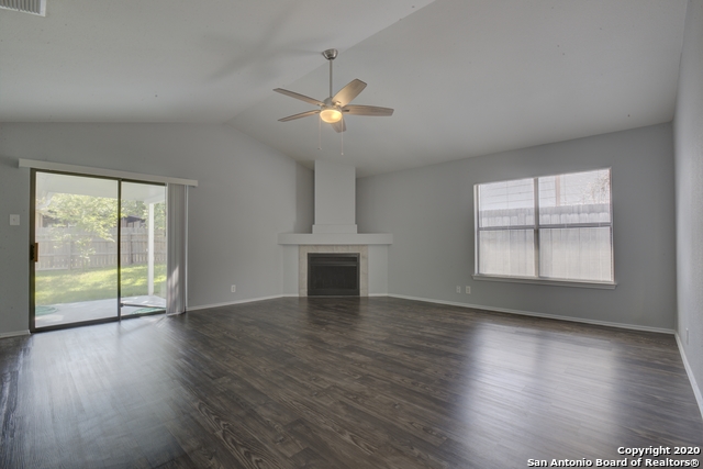 Listing photo id 8 for 13239 Wood Climb