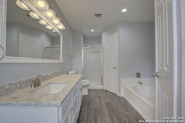 Listing photo id 13 for 13239 Wood Climb