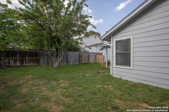 Listing photo id 15 for 13239 Wood Climb