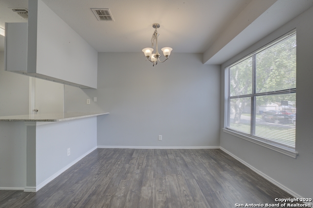 Listing photo id 2 for 13239 Wood Climb