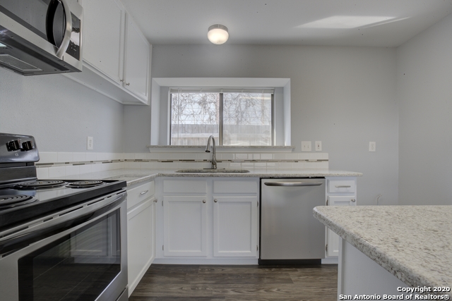 Listing photo id 5 for 13239 Wood Climb