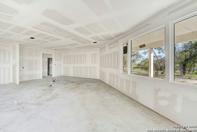 Image 19 of 62 For 306 Rolling Oaks Ln N