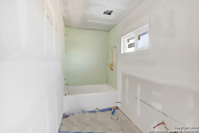 Image 34 of 62 For 306 Rolling Oaks Ln N