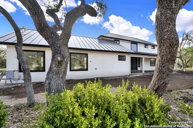 Image 4 of 62 For 306 Rolling Oaks Ln N