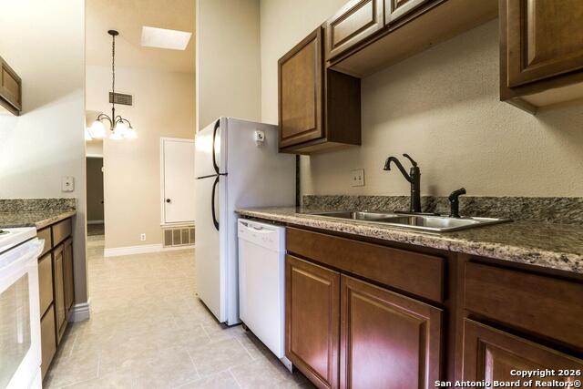 Image 2 of 8 For 14427 Woods Hole