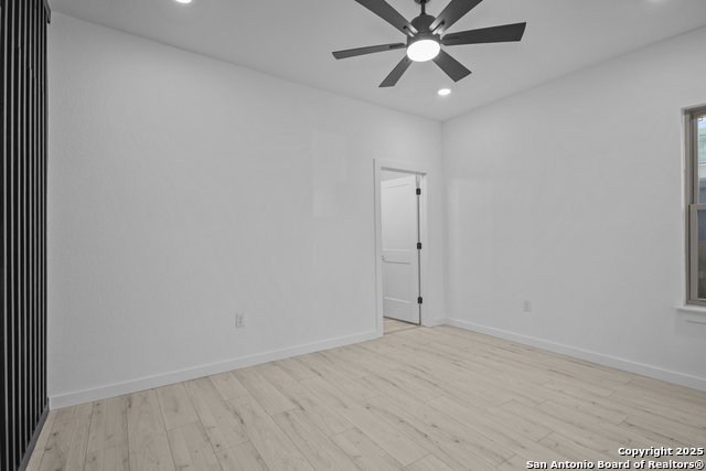 Image 11 of 25 For 131 Chicago  