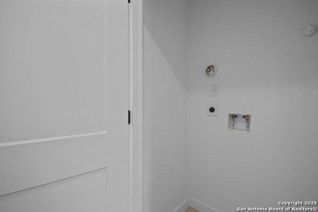 Image 21 of 25 For 131 Chicago  