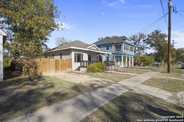 Image 3 of 25 For 131 Chicago  